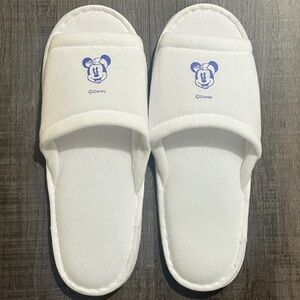 New Disney Women’s One Size up to Size 11 White Mickey Mouse Slippers